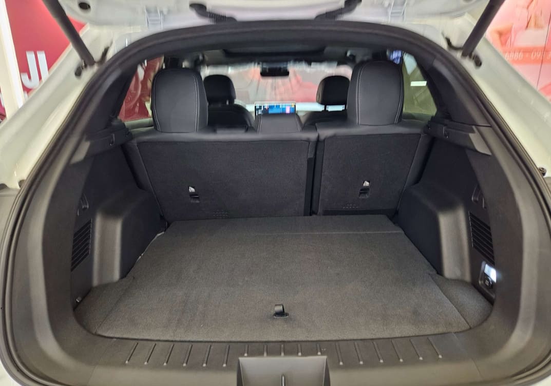 cốp sau xe vinfast vf8