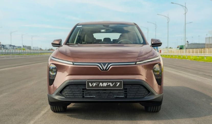 đầu xe vinfast mpv7 màu nâu 1