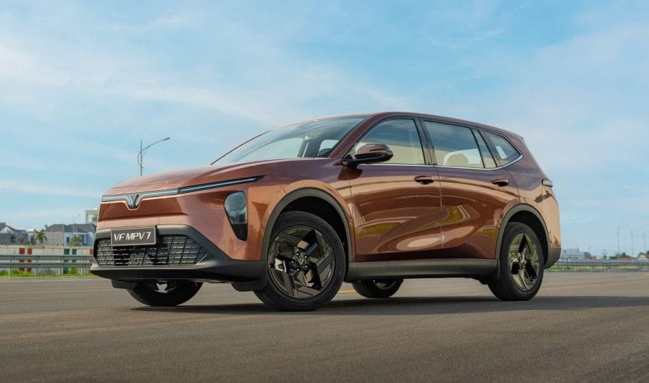 đầu xe vinfast mpv7 màu nâu