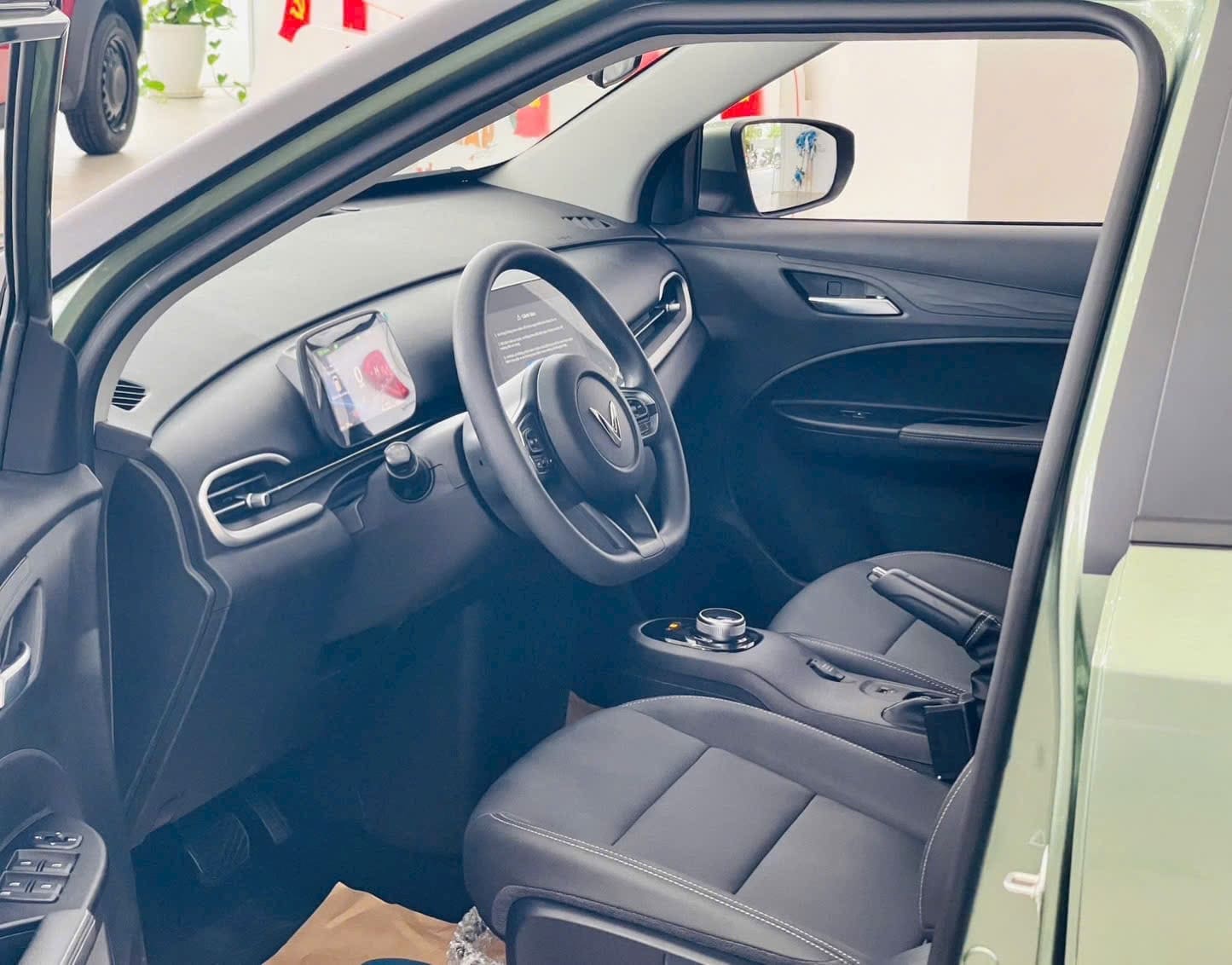 ghế lái xe vinfast vf5 xanh lá 2026
