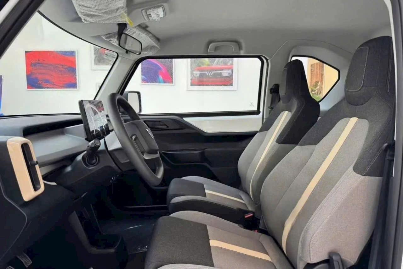 khoang lái xe vinfast vf3 màu trắng