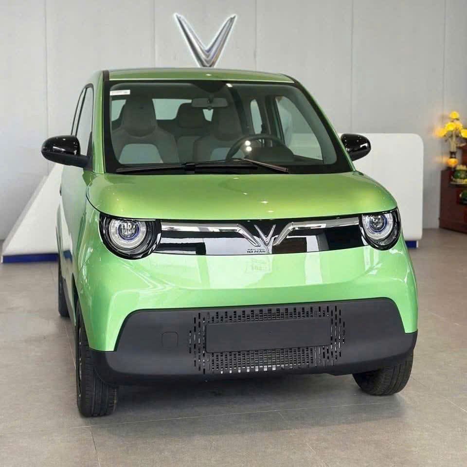 ngoại thất thực tế xe vinfast minio green màu xanh lá