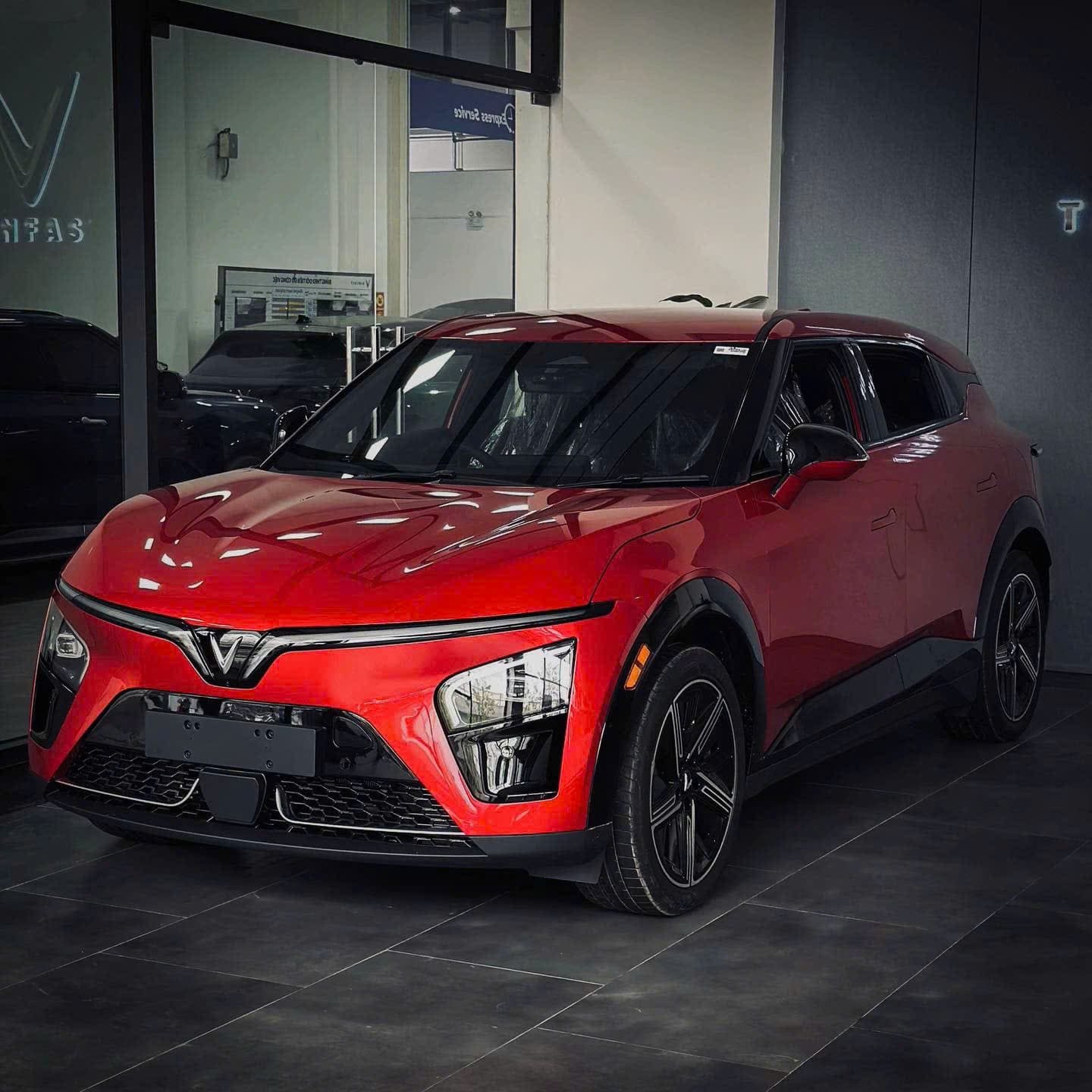 vinfast vf7 plus màu đỏ