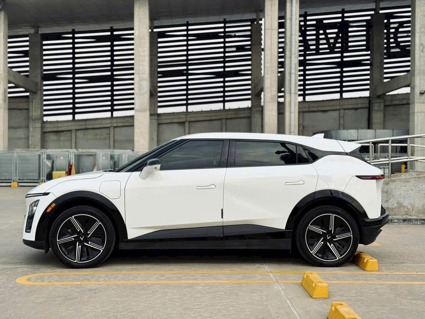 vinfast vf7 plus màu trắng (5)