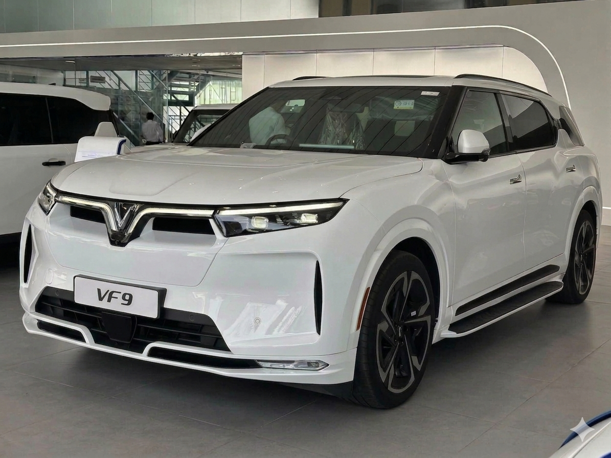 vinfast vf9 màu trắng phạm văn đồng