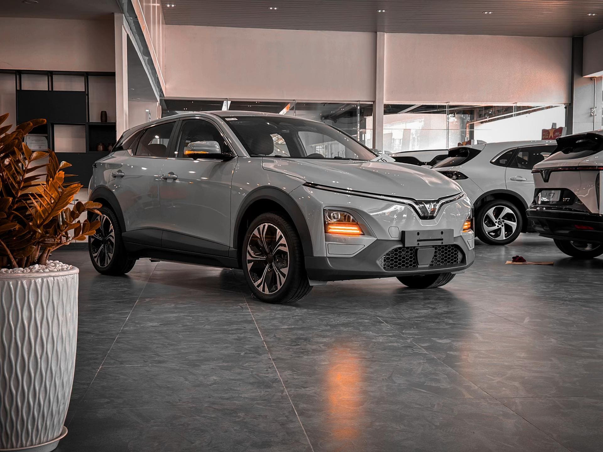 xe vinfast vf6 màu xám 1